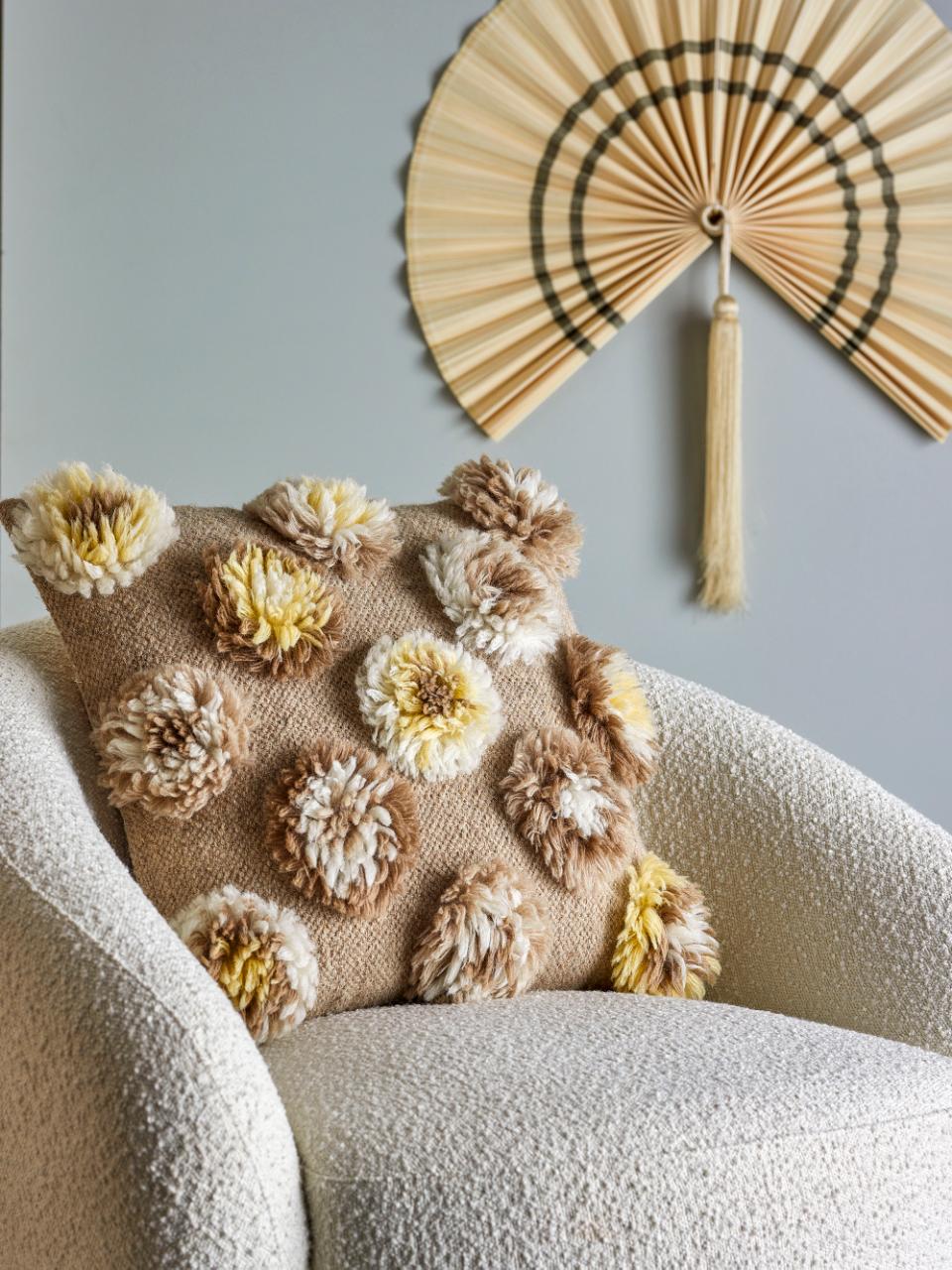 Donna cushion, Nature, Wool